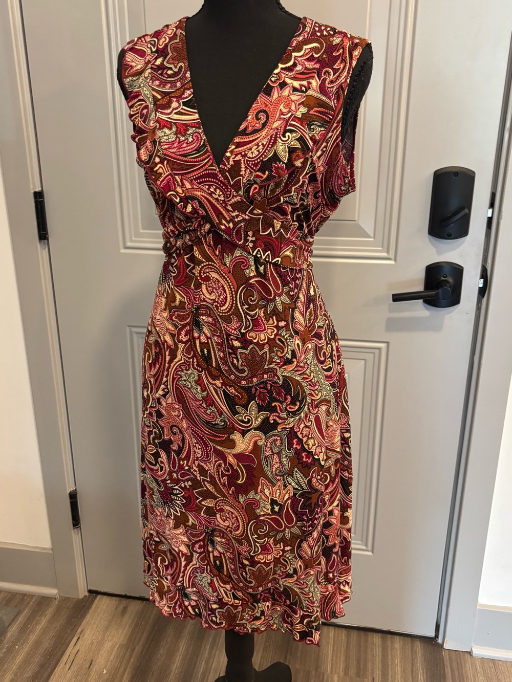 Paisley Sleeveless V-Neck Midi Dress in Burgundy